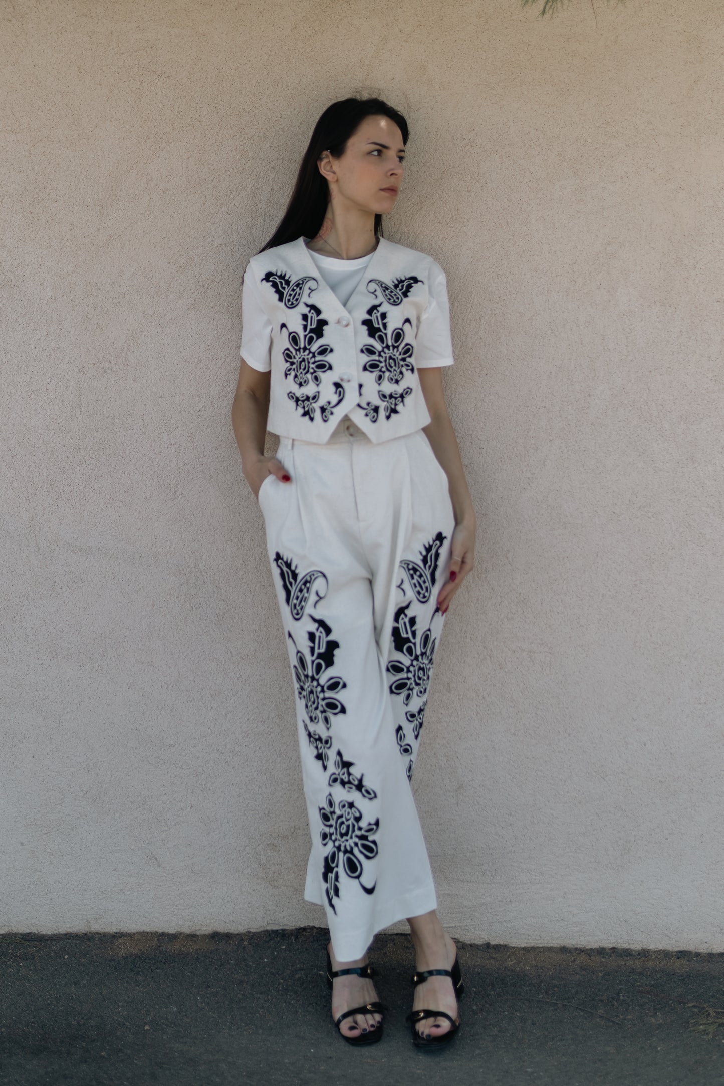 Embroidered Vest Top – Monochrome Muse – MJ253242