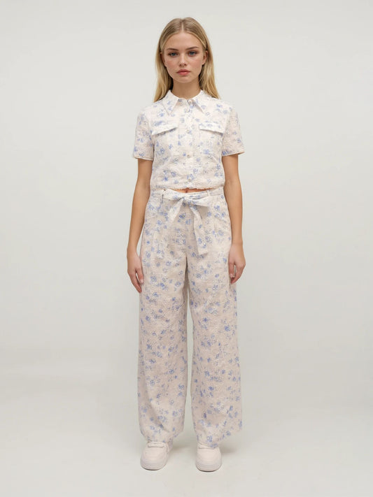 Chemise Courte Fleurie Brodée – Blossom Elegance – MJ255565