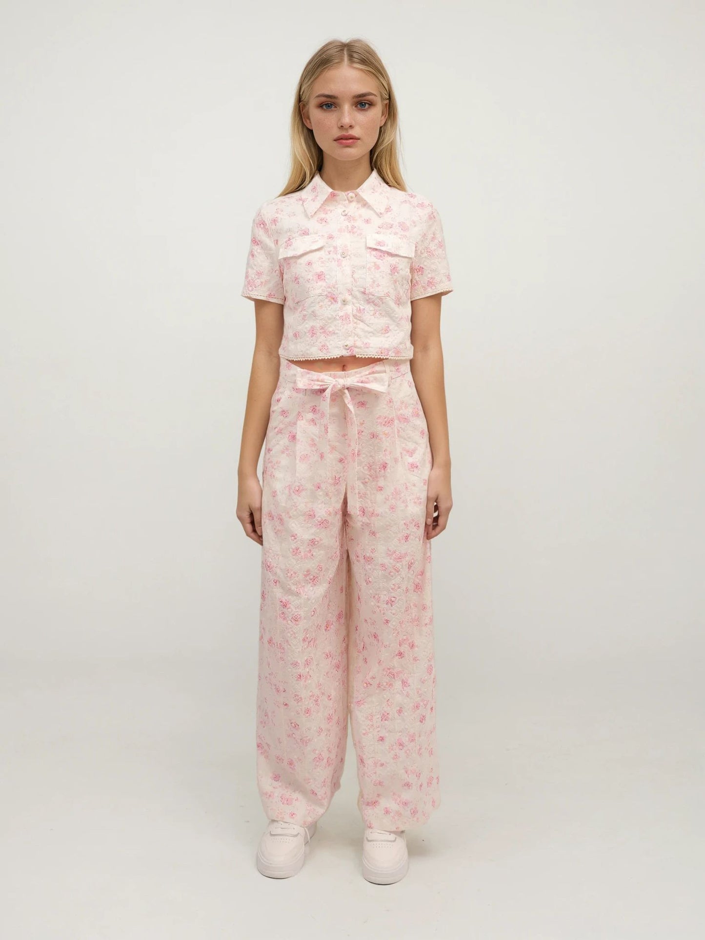 Chemise Courte Fleurie Brodée – Blossom Elegance – MJ255565