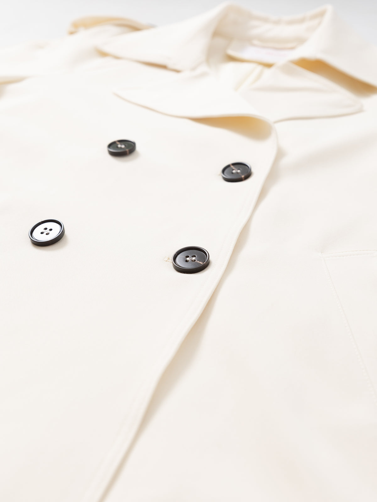 Beige short belted trench MJ272607, button detail
