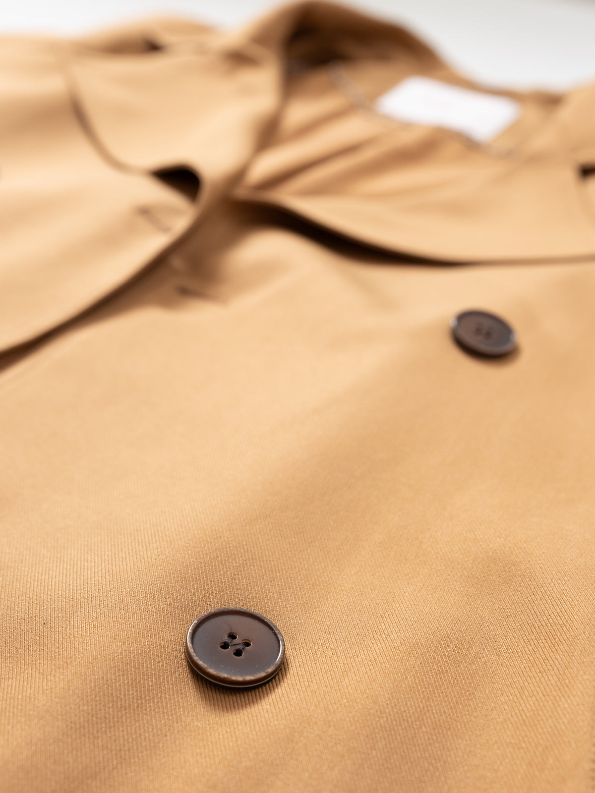 Camel structured belted trench MJ2732403, collar and button detail